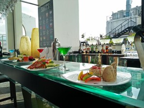 2 restaurants; breakfast, lunch, and dinner served - Senses Hotel (Barasat)