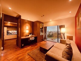 Premier Room | Living area | 42-inch LCD TV with digital channels, TV