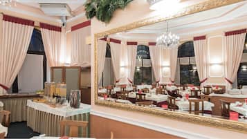 Tägliches Frühstücksbuffet (18 EUR pro Person)