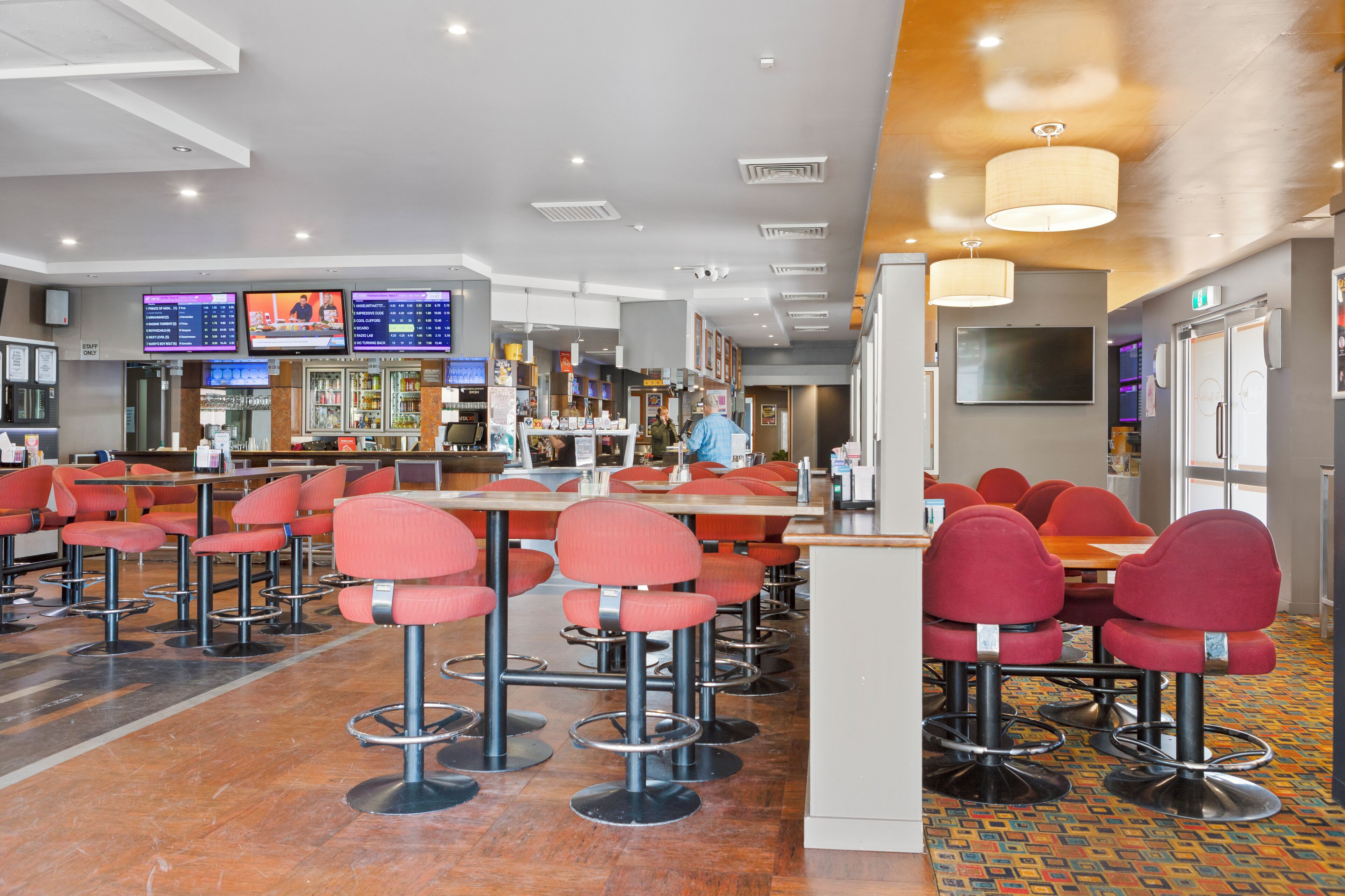 serves lunch, dinner and happy hour