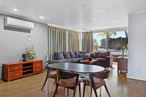 3 Bedrooms Suite | Bathroom | Free toiletries, towels - O'Shea's Royal Hotel (Goondiwindi)