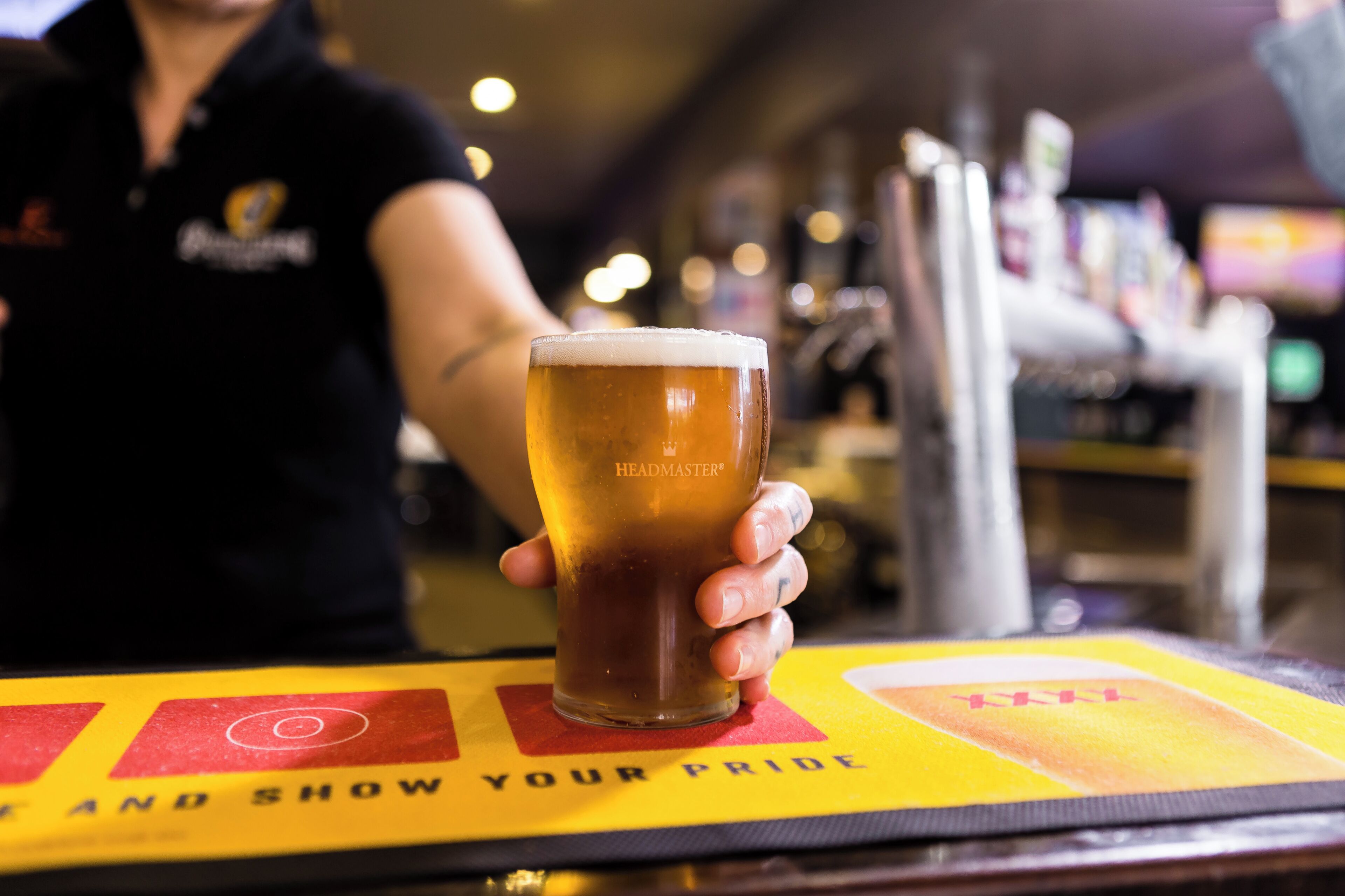 serves lunch, dinner and happy hour