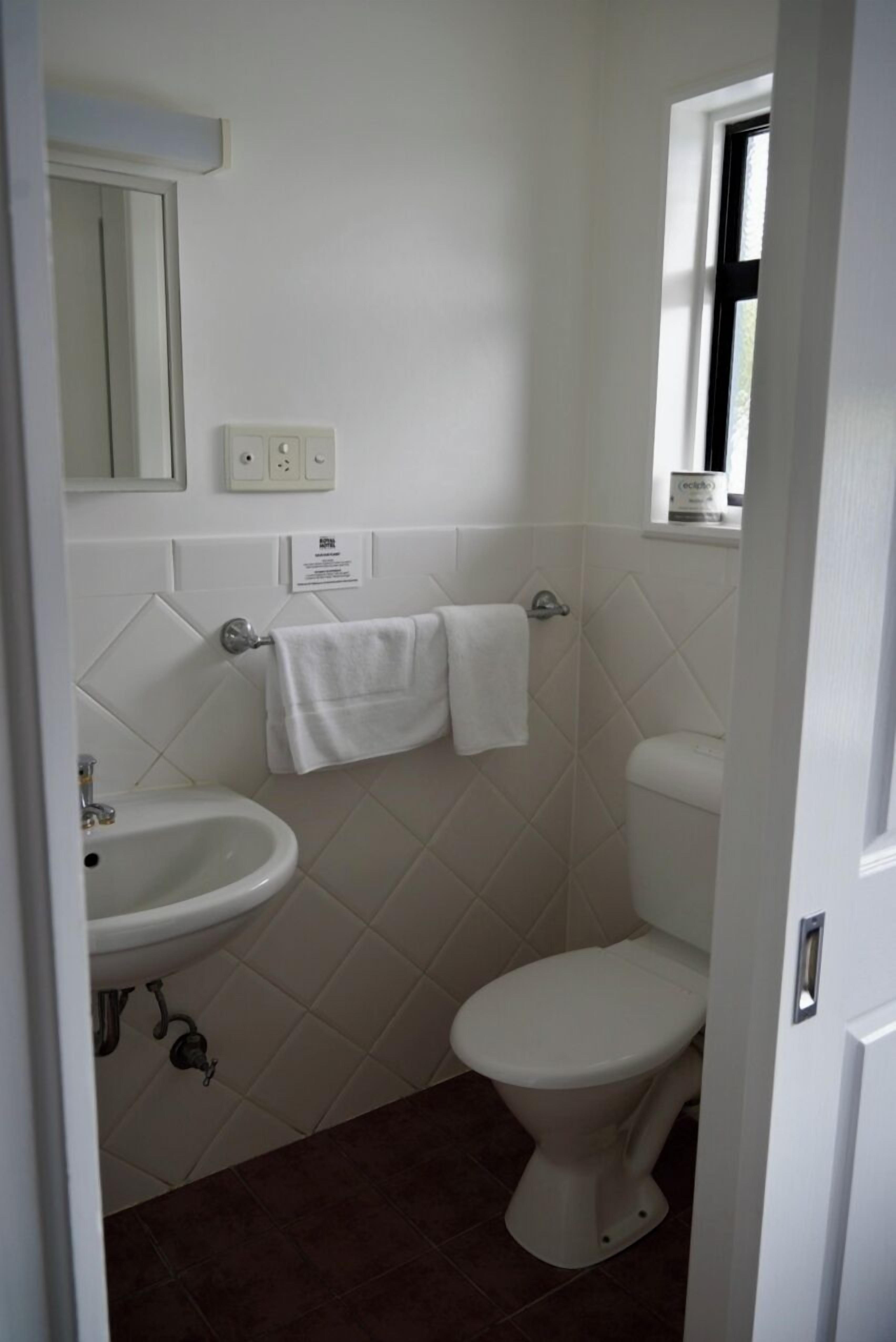 free toiletries, towels