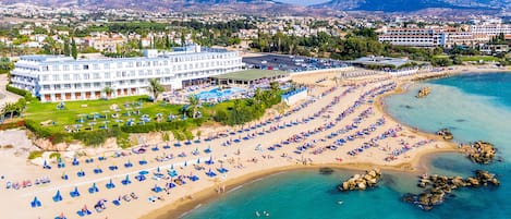 Beach nearby, sun-loungers, beach umbrellas, beach towels