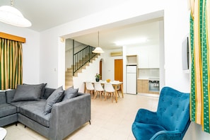 Villa, 3 Bedrooms, Partial Sea View | Living area
