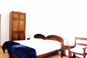 Dreibettzimmer | 1 Schlafzimmer, Daunenbettdecken, Minibar, Zimmersafe