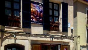 A building with a restaurant sign, outdoor seating, and a door marked with an 'R'. - Hotel Can Font (Sineu)