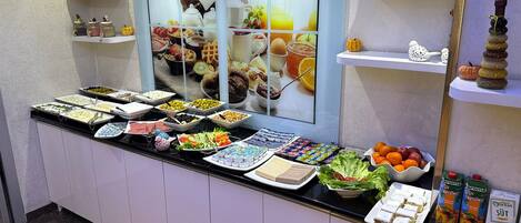 Buffet déjeuner gratuit tous les jours