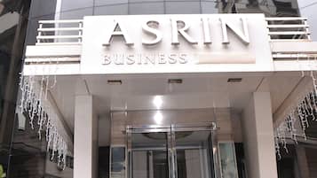 المنشأة من الخارج