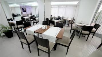 Termasuk sarapan bufet setiap hari