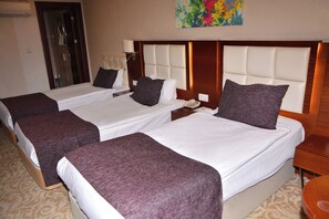 Standard Triple Oda | Minibar, Schreibtisch, kostenloses WLAN