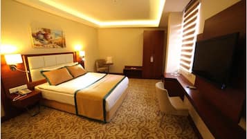 Standard Double Room | Bar mini, meja, Wi-fi percuma