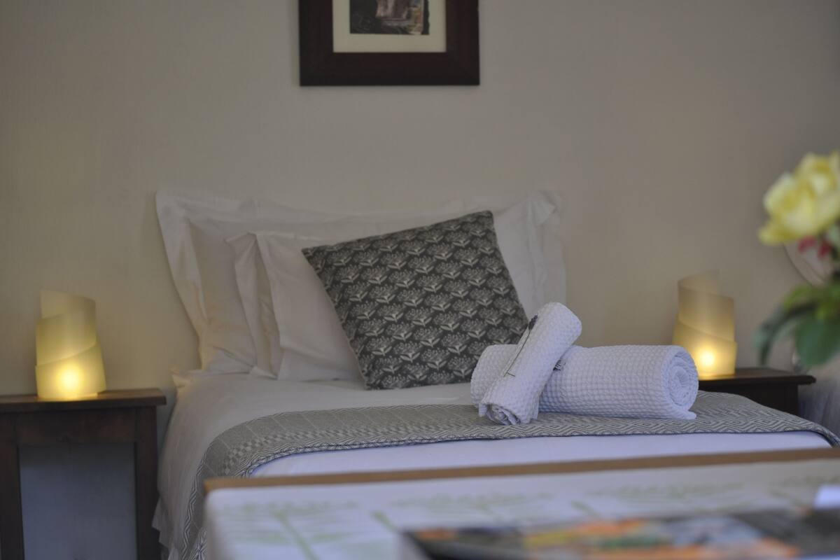 Down duvets, minibar, desk, free WiFi