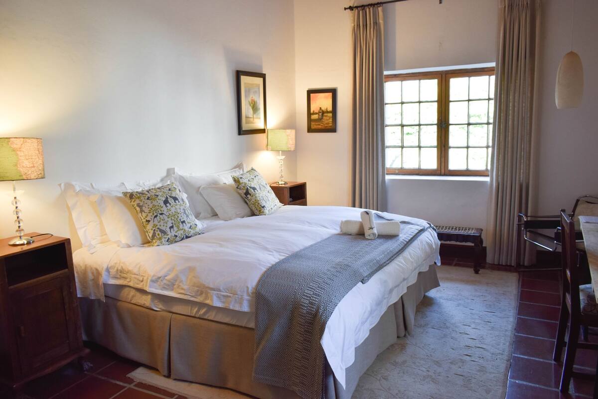 Down duvets, minibar, desk, free WiFi