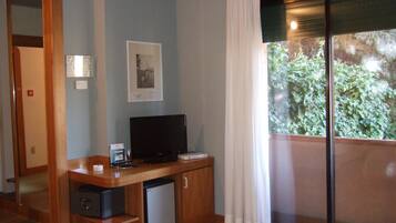 Down comforters, minibar, in-room safe, desk