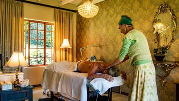 Couples treatment rooms, body treatments, aromatherapy