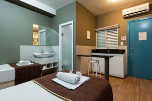 Twin Room | Desk, free WiFi, bed sheets - Hotel BH Inn Palmares - Easy Access to Cristiano Machado, Centerminas and Minas Shopping (Belo Horizonte)