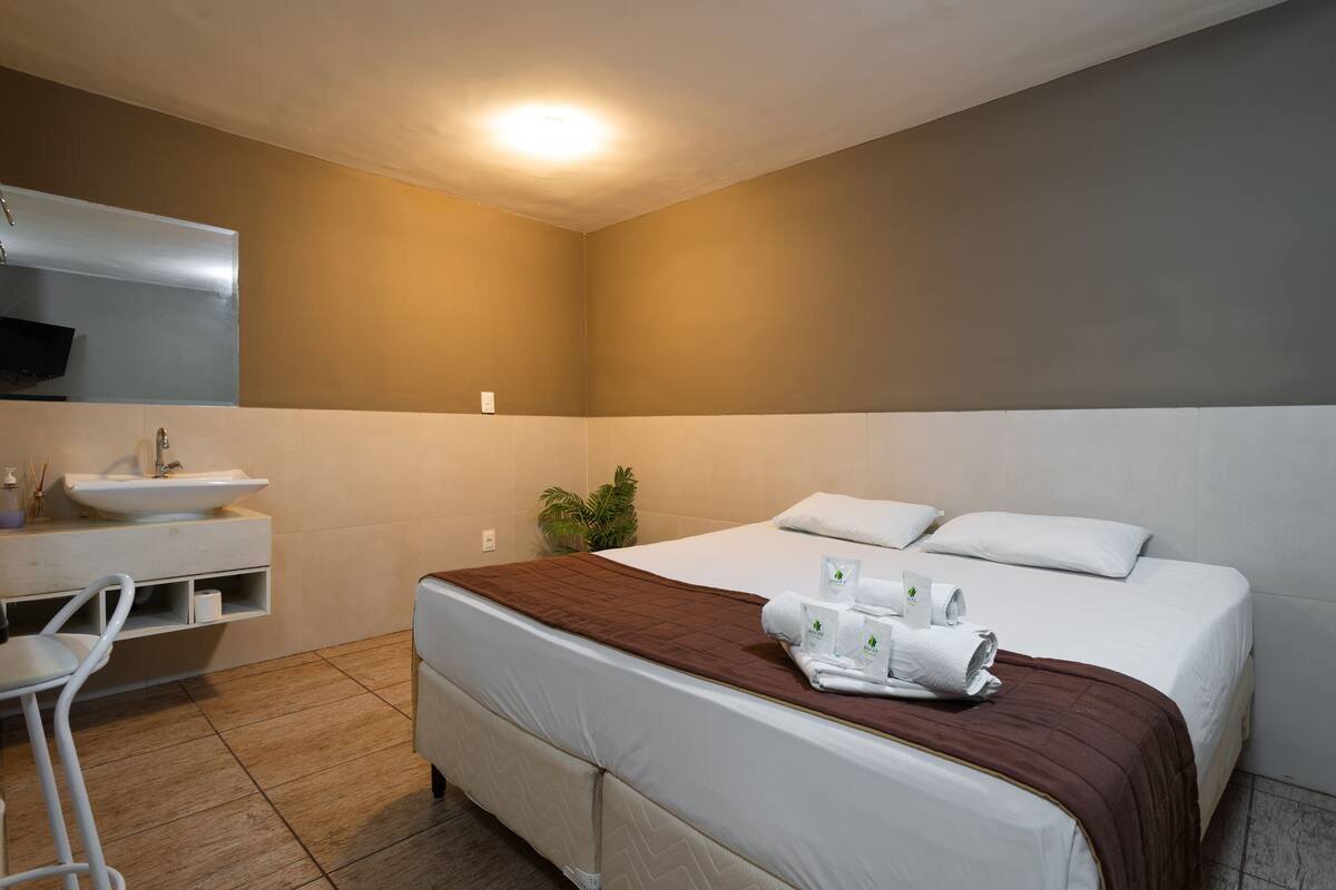 Bureau, Wi-Fi gratuit, draps fournis