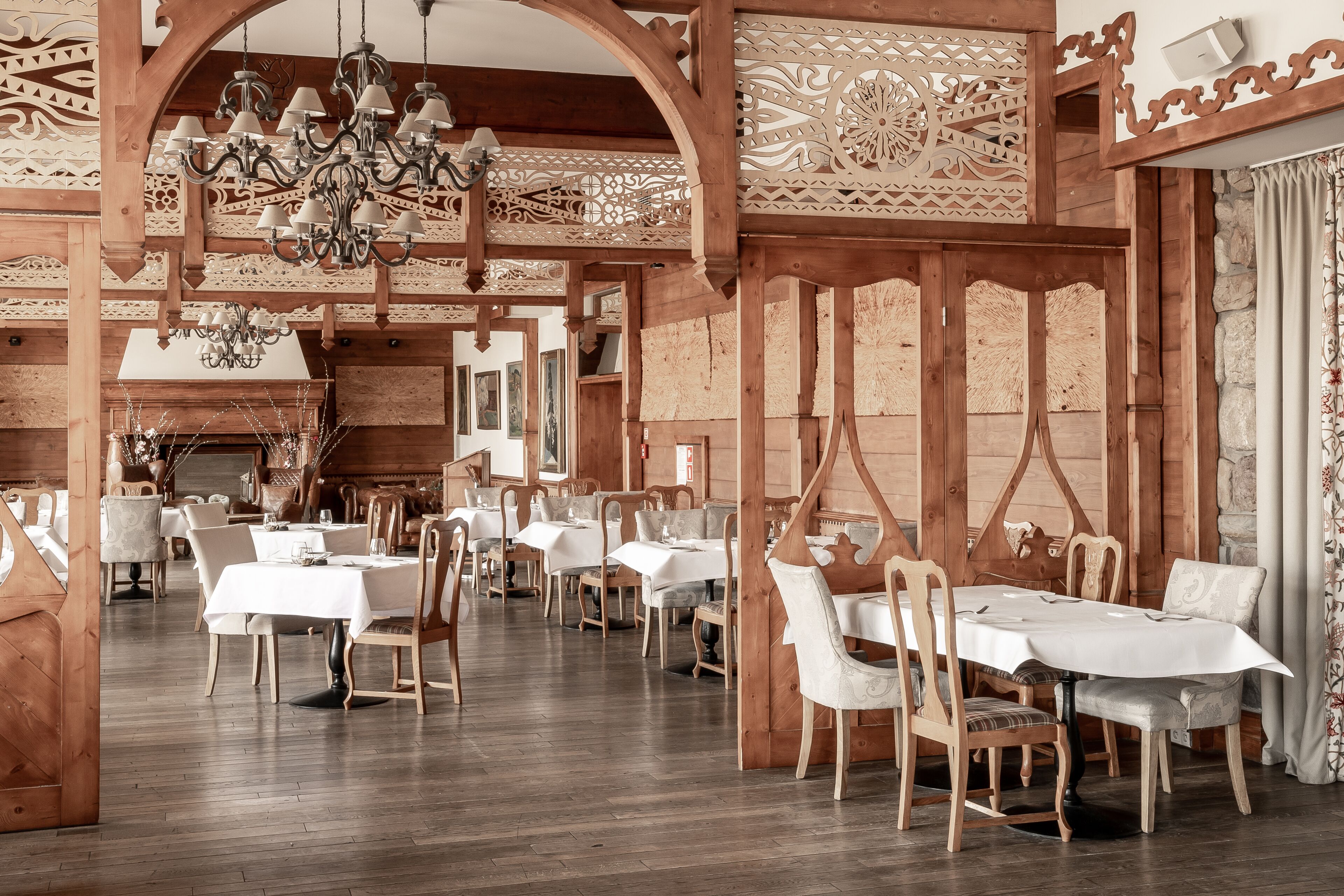 供应午餐和晚餐，波兰菜