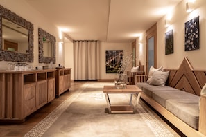 Couples treatment rooms, sauna, steam room, body treatments