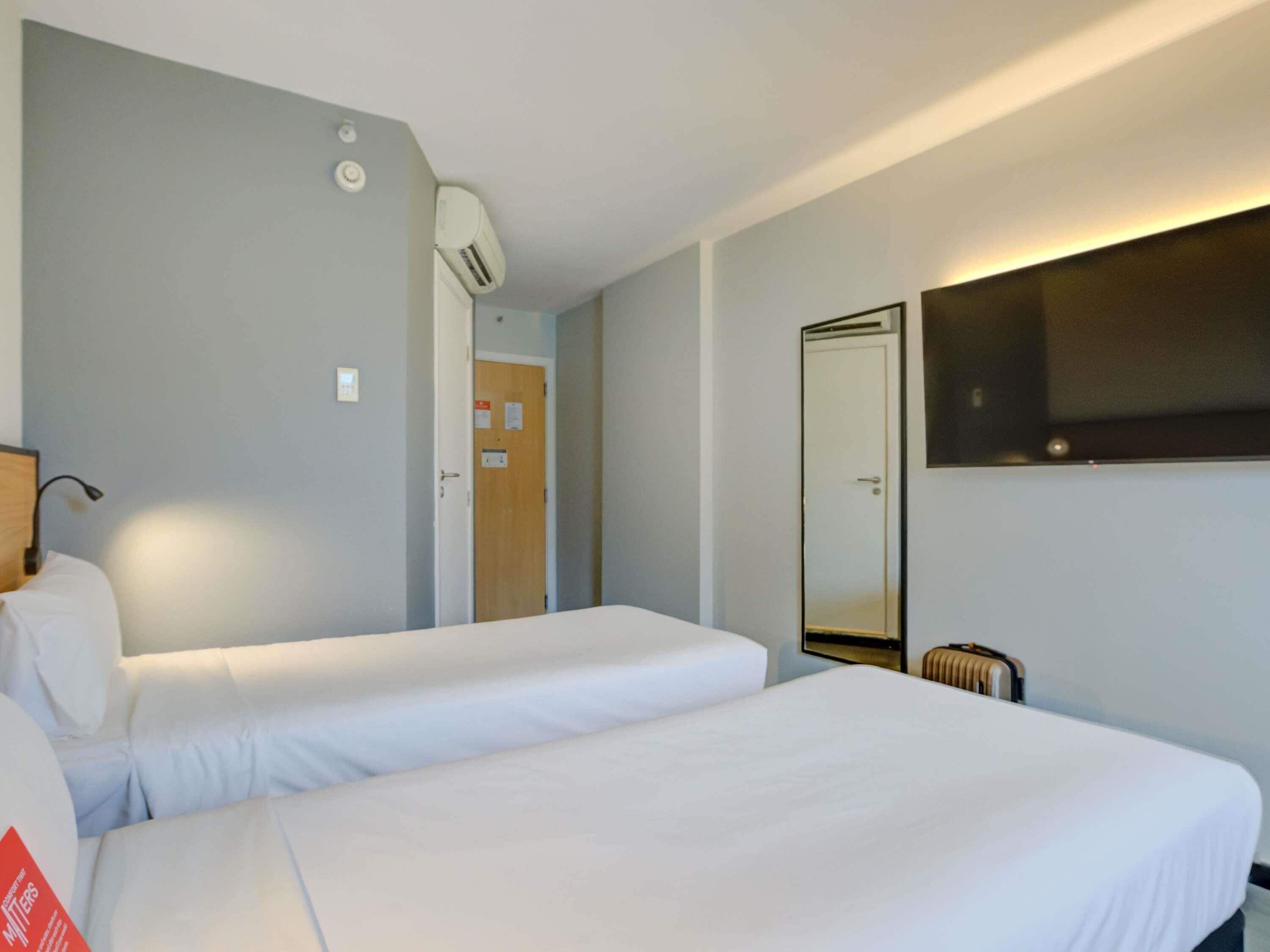 Habitación estándar con 2 camas individuales, 2 camas individuales | Minibar, escritorio, espacio para trabajar con un portátil