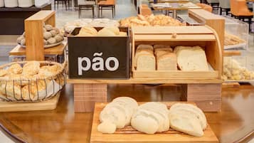 Esmorzar diari d'estil bufet (65 BRL per persona)