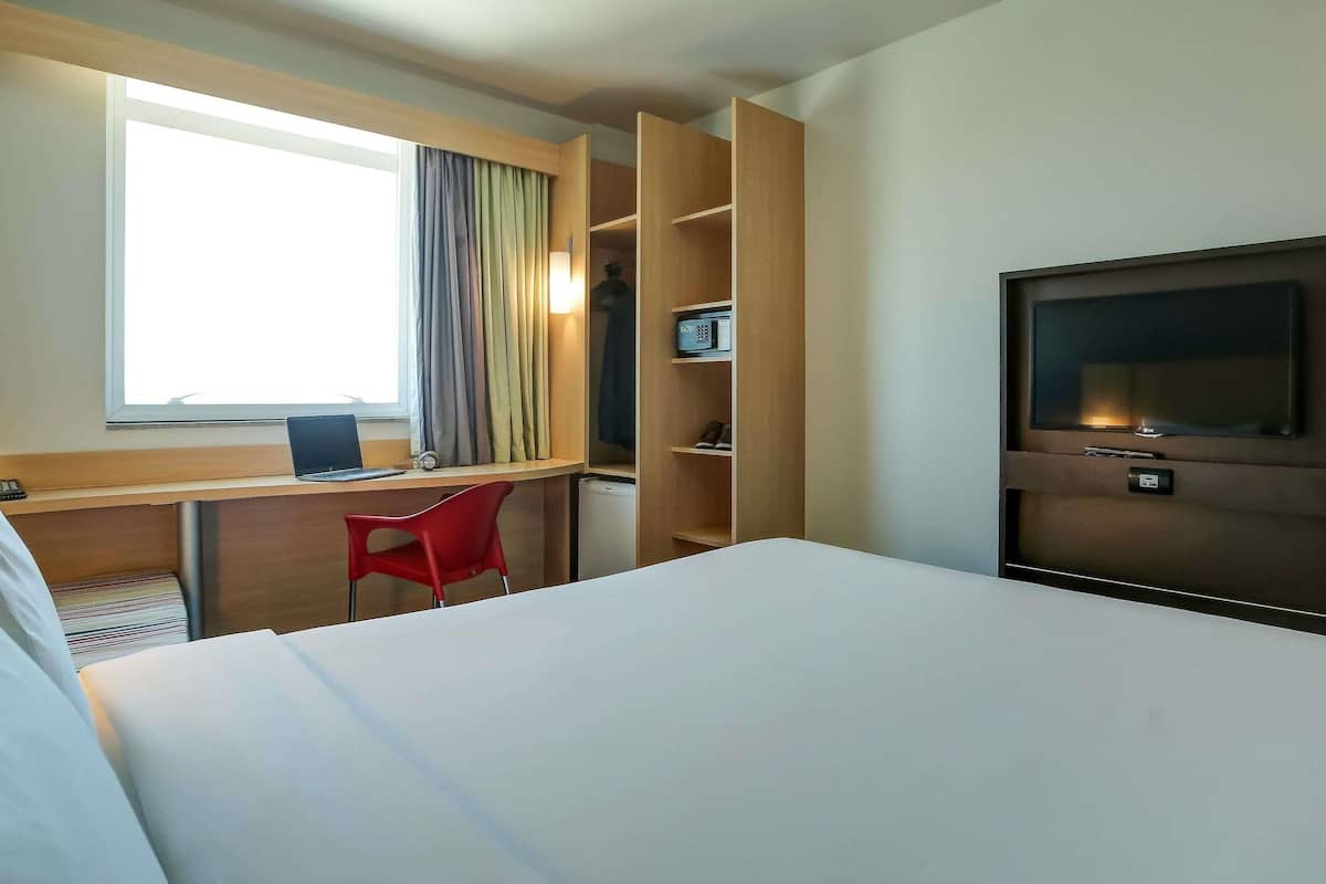 Quarto standard, 1 cama de casal, vista para o mar | 1 quarto, frigobar, cofres nos quartos, escrivaninha