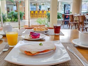 Daily buffet breakfast (BRL 65 per person)