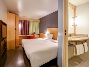 Standard Twin Room, 2 Twin Beds | 1 bedroom, minibar, desk, laptop workspace