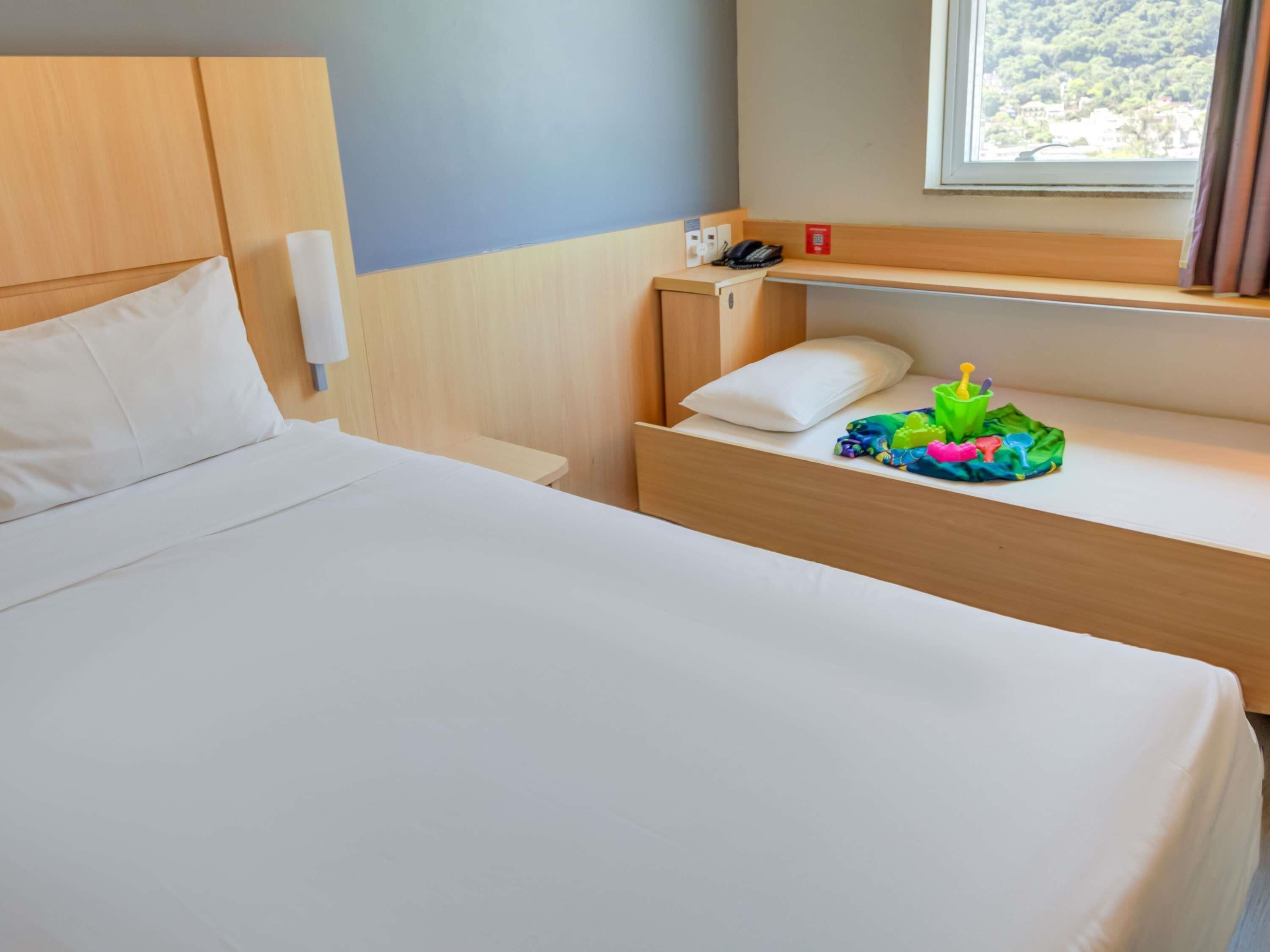 Quarto Standard com Cama de Casal e 1 Cama Extra para Criança | Minibar, desk, laptop workspace, soundproofing