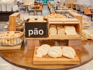 Desayuno buffet diario (BRL 65 por persona)