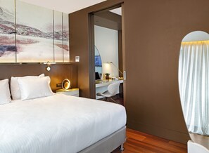 Suite – junior | Minibarvarer (inkludert), safe på rommet og lydisolert