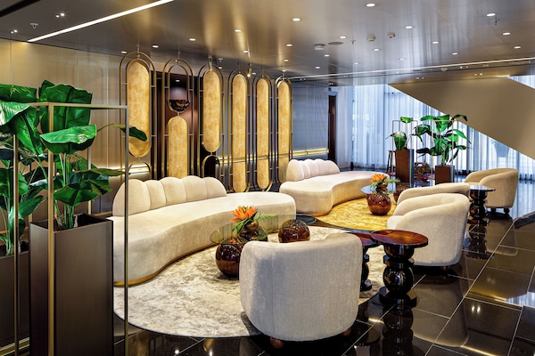 Lobby lounge