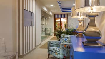 Couples treatment rooms, sauna, hot tub, Turkish bath, body treatments