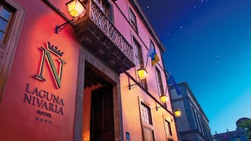 Fachada del alojamiento - Noche