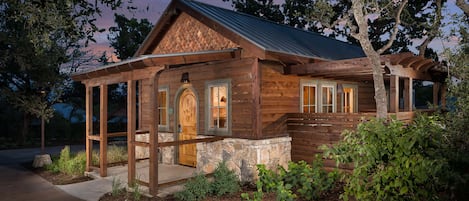 Egyptian cotton sheets, premium bedding, pillow-top beds, in-room safe