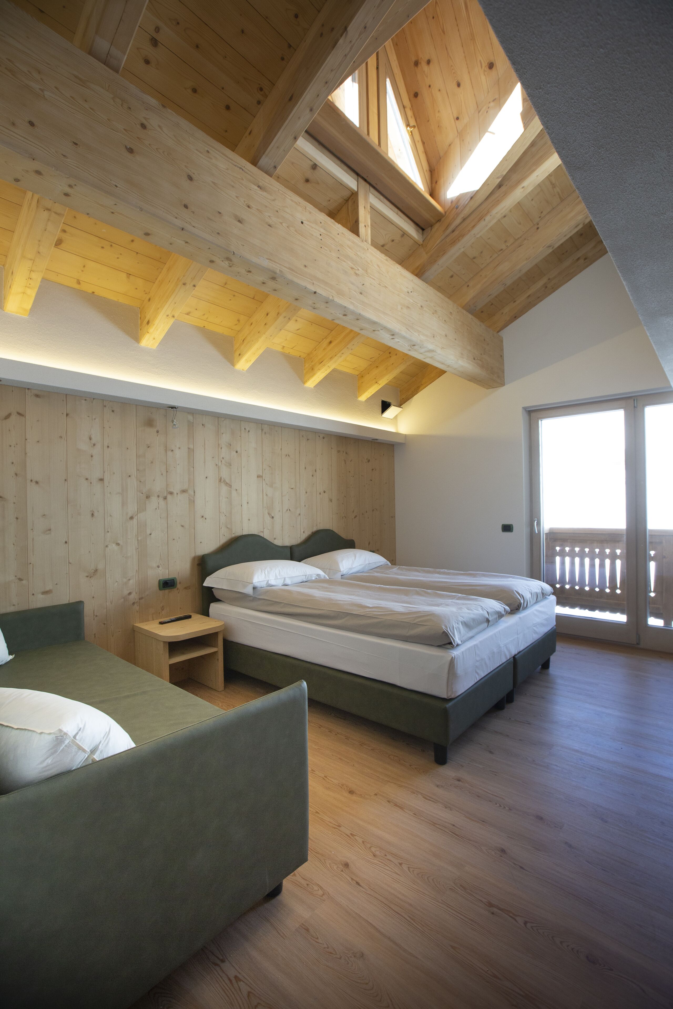 family room, balcony | down duvets, minibar, in-room safe, desk