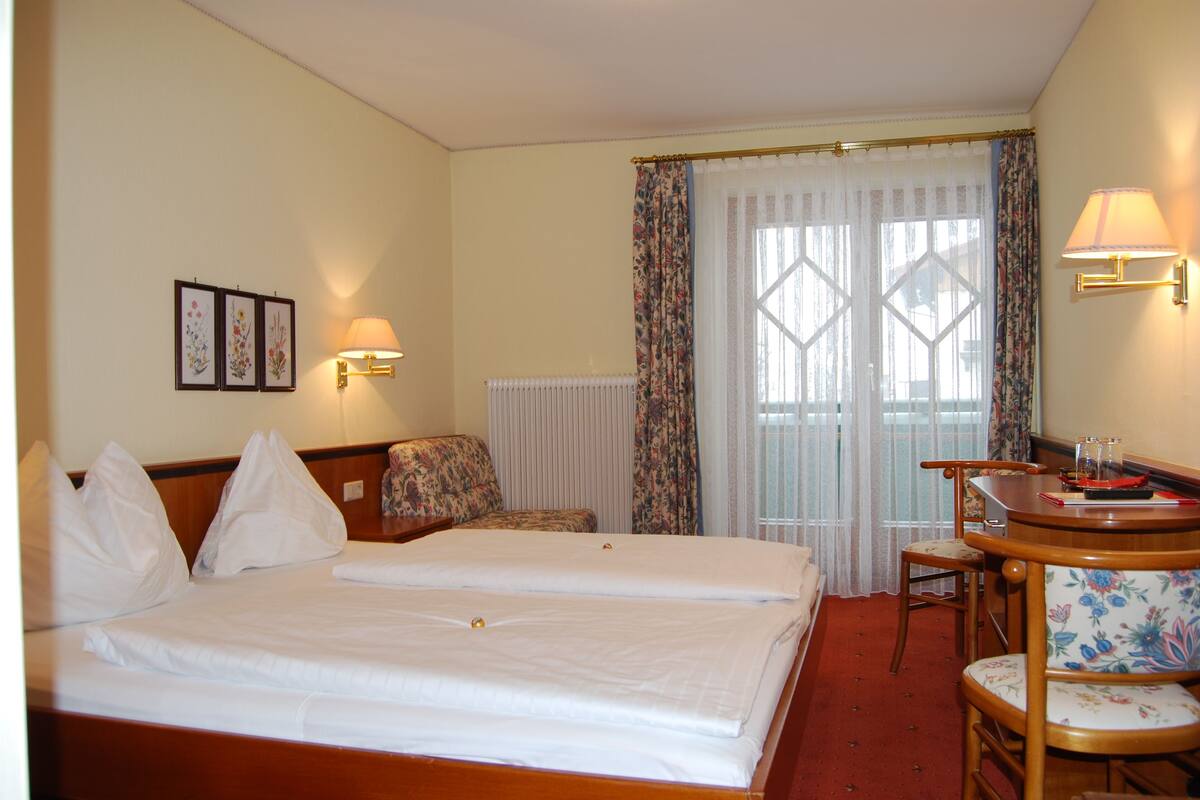 Cofres nos quartos, camas extras/dobráveis, Wi-Fi de cortesia