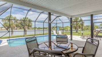 Rumah, 2 kamar tidur, kolam renang pribadi, tepi danau (1.5 Bathrooms) | Teras/patio