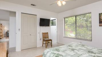 House, 2 Bedrooms, Private Pool, Lakeside (1.5 Bathrooms) | 2 bedrooms, individually decorated, individually furnished, desk