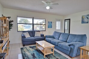 Living area - Chaves - Vacation Home (Port Charlotte)