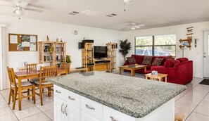 House, 3 Bedrooms (Vacation Home, Private Pool) | In-room dining - Chaves - Vacation Home (Port Charlotte)