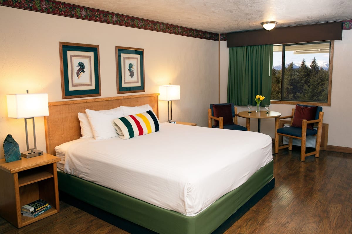 Premium Room, 1 King Bed, Non Smoking, Mountain View | Egyptian cotton sheets, premium bedding, in-room safe, laptop workspace