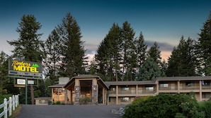 A motel with a signboard, a pool, and a hot tub. - Timbers Motel (Bigfork)