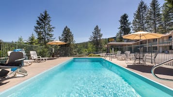 Seasonal outdoor pool, open 9:00 AM to 10:00 PM, sun loungers