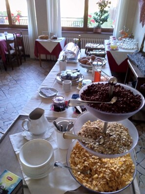 Daily buffet breakfast for a fee - Hotel Banchetta (Sestriere)