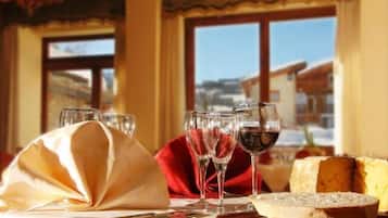 Se sirven desayunos, comidas, cenas y cocina italiana