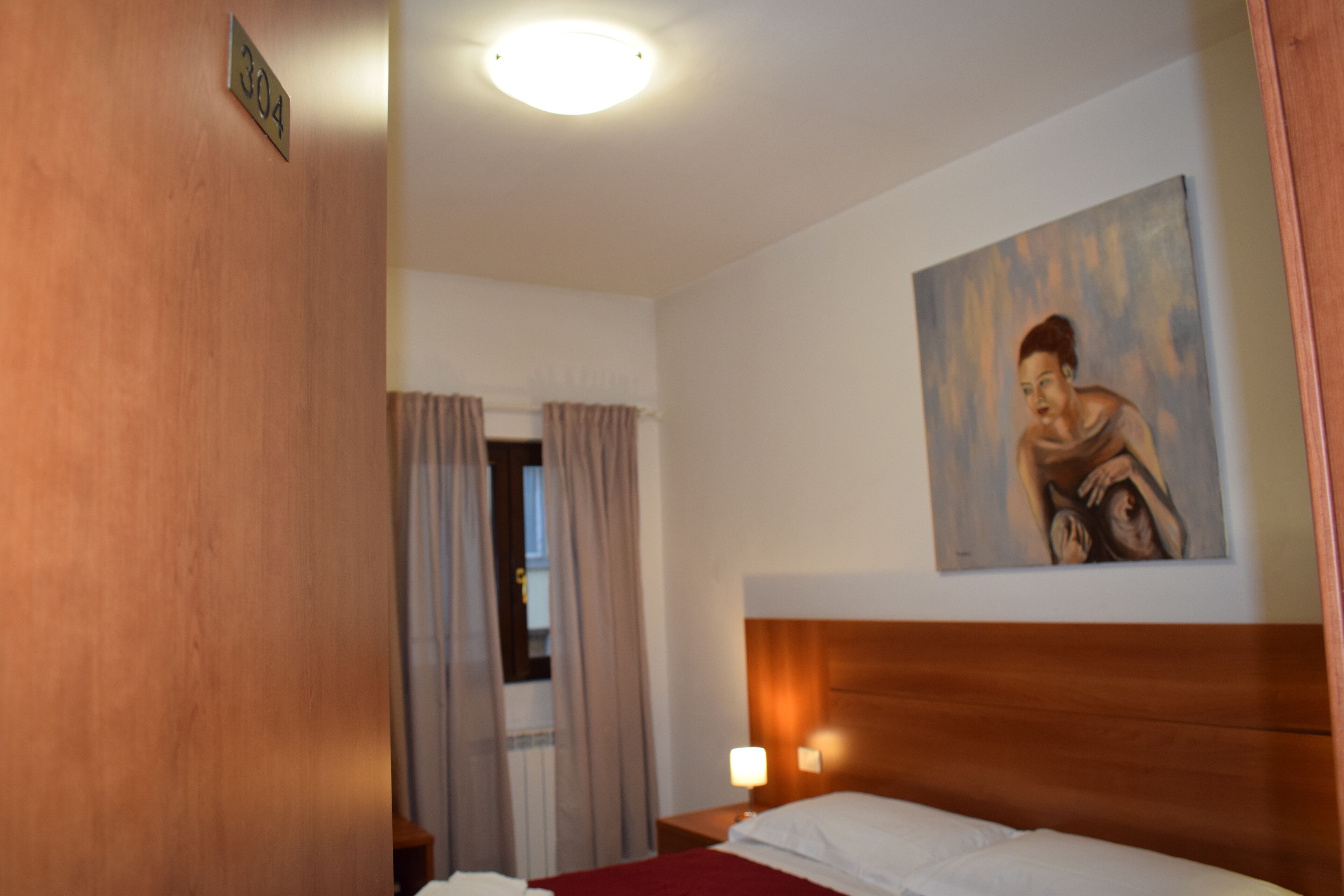 double room single use, private bathroom | minibar, in-room safe, desk, free cots/infant beds