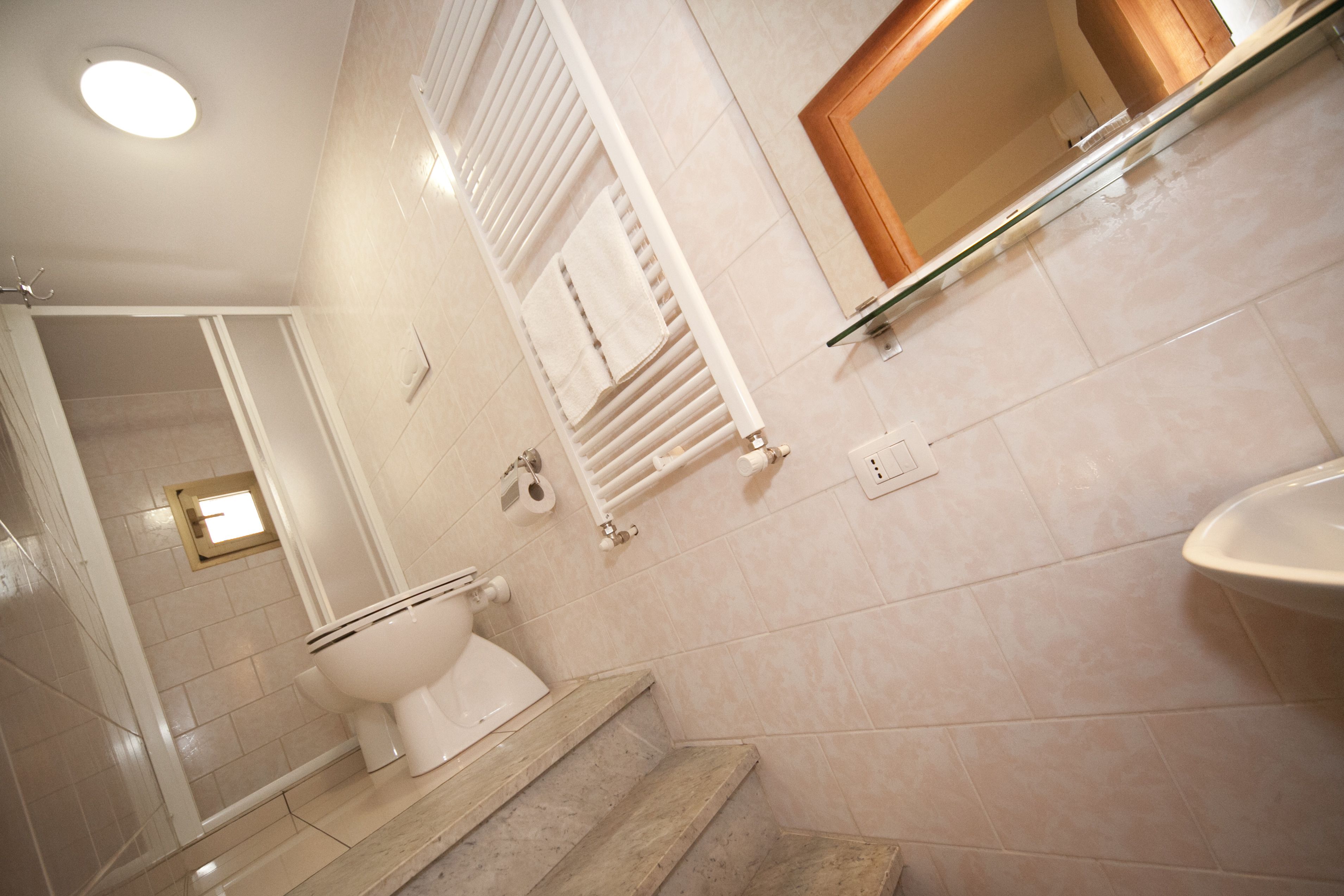 shower, free toiletries, hair dryer, bidet