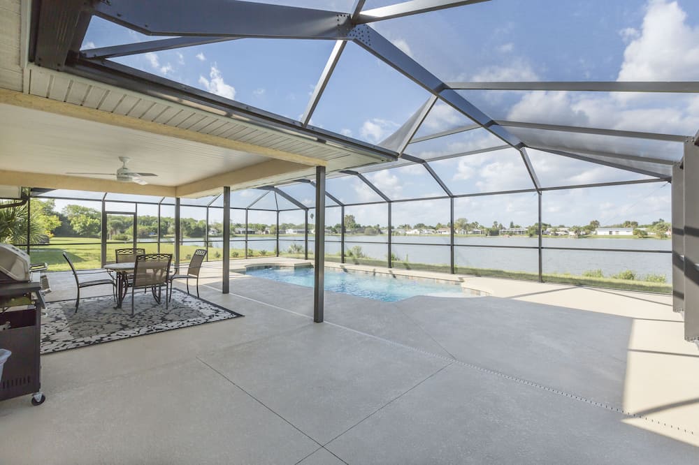 Lilsis by the Lake - Vacation Home - South Gulf Cove, FL